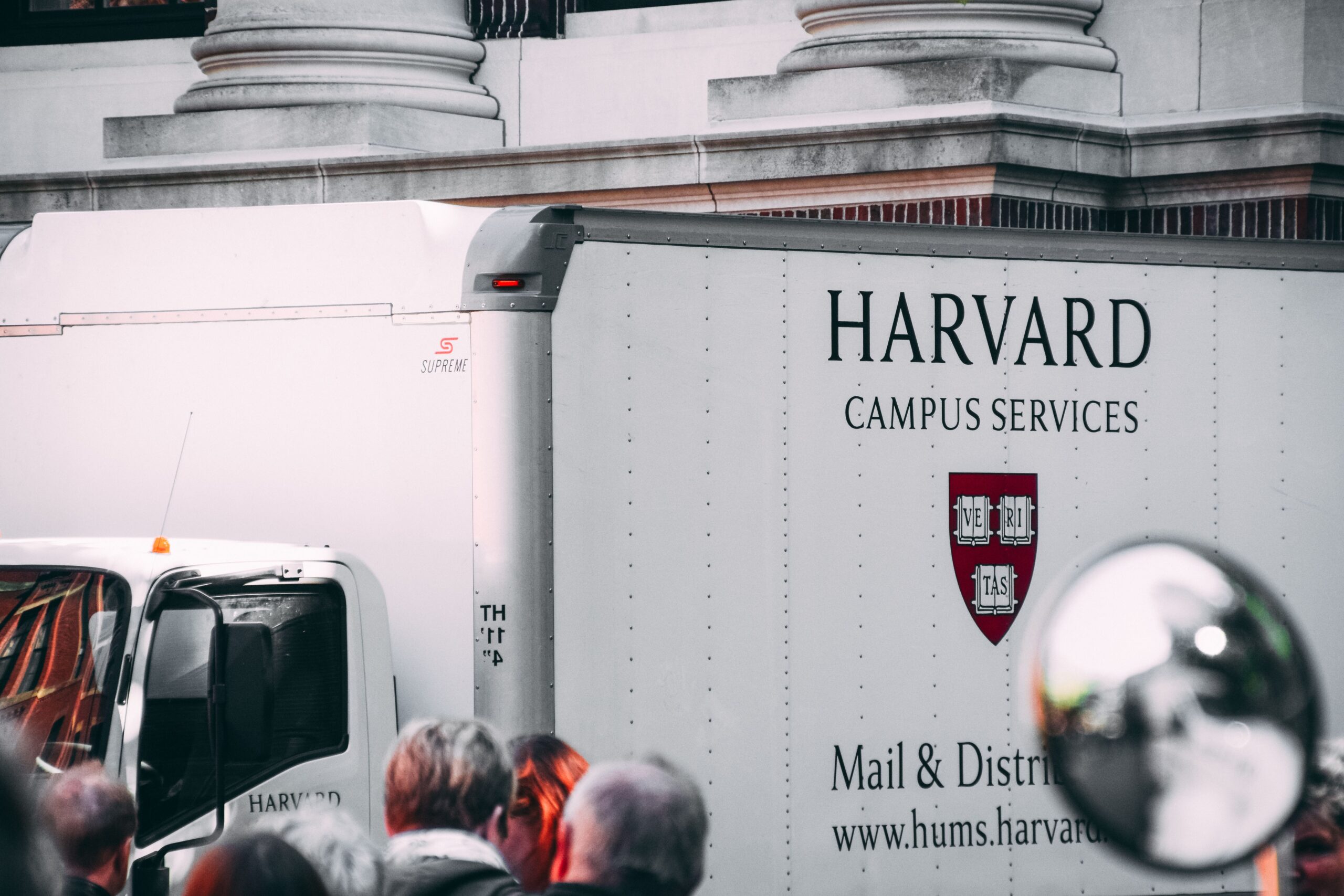 Le conflit Israélo-Hamas divise Harvard et questionne l’influence des donateurs sur l’université
