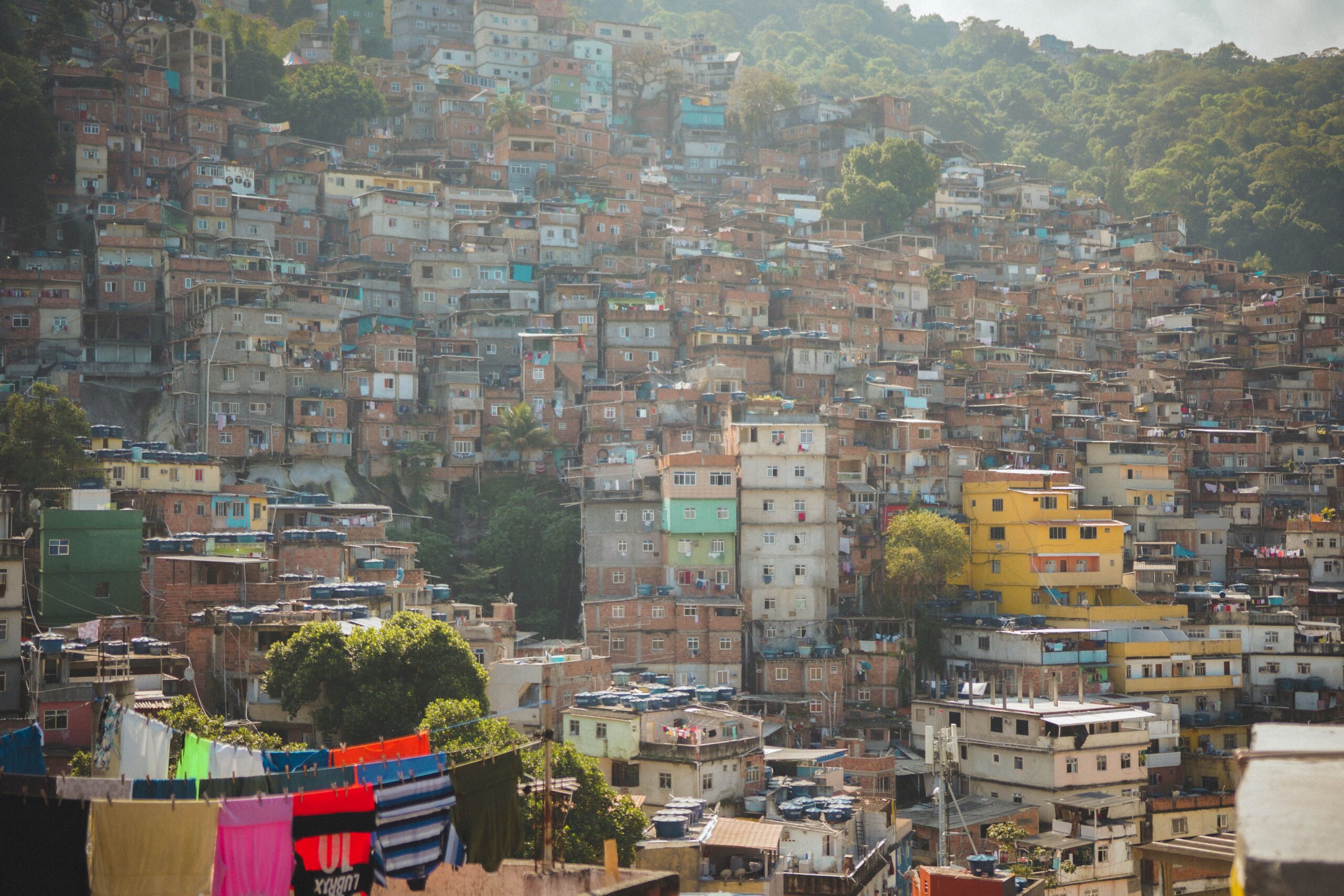 Opérations militaires dans les favelas de Rio de Janeiro: dissonance entre l’État fédéral et les États fédérés 