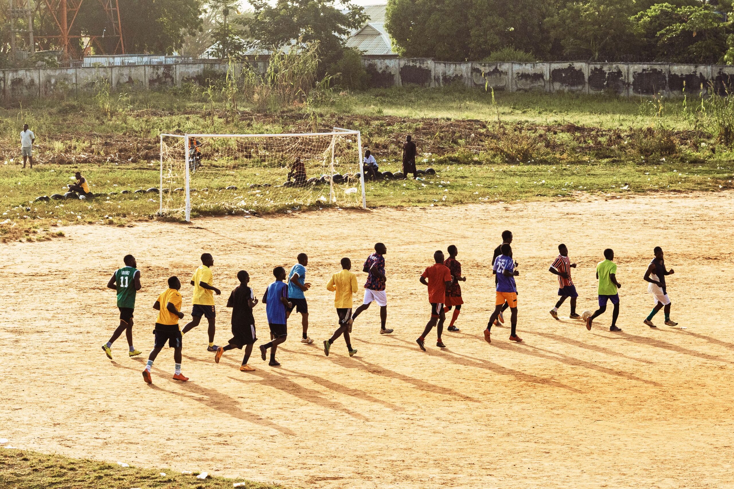 Faux recruteurs : comment le rêve de jeunes footballeurs africains se transforme en cauchemar