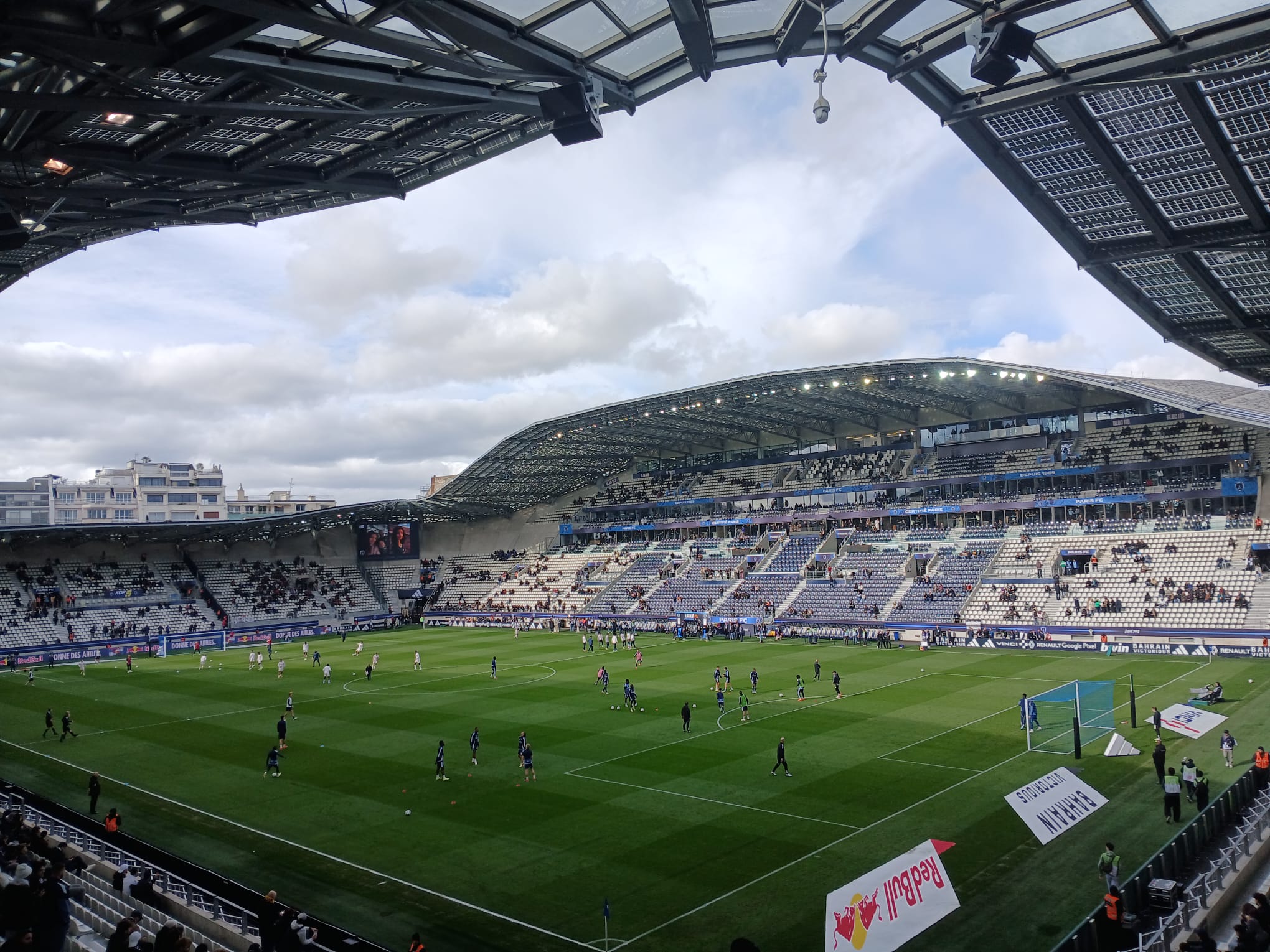 Avec la montée en Ligue 1, le Paris FC reste-t-il un club populaire ?
