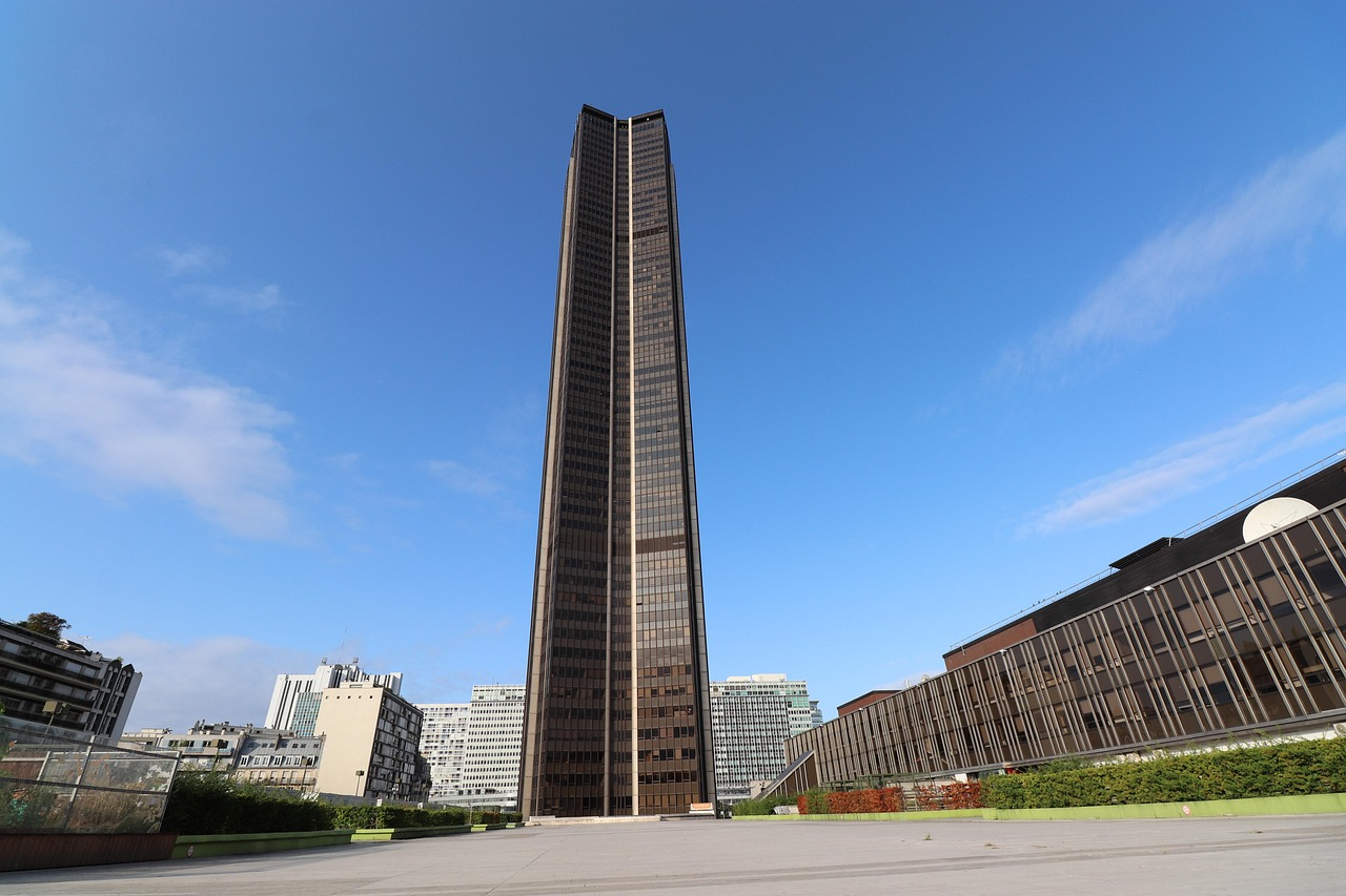 Montparnasse : un monolithe mal-aimé, tiraillé entre espoirs et désespoirs